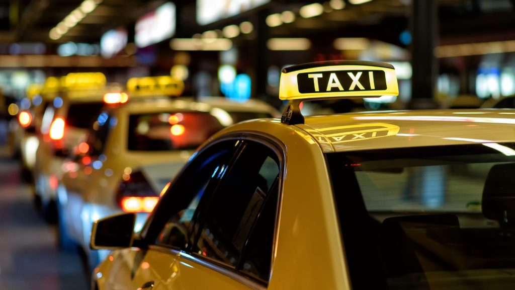 Why Local Taxi Services Are Still the Smartest Travel Choice in Growing Cities