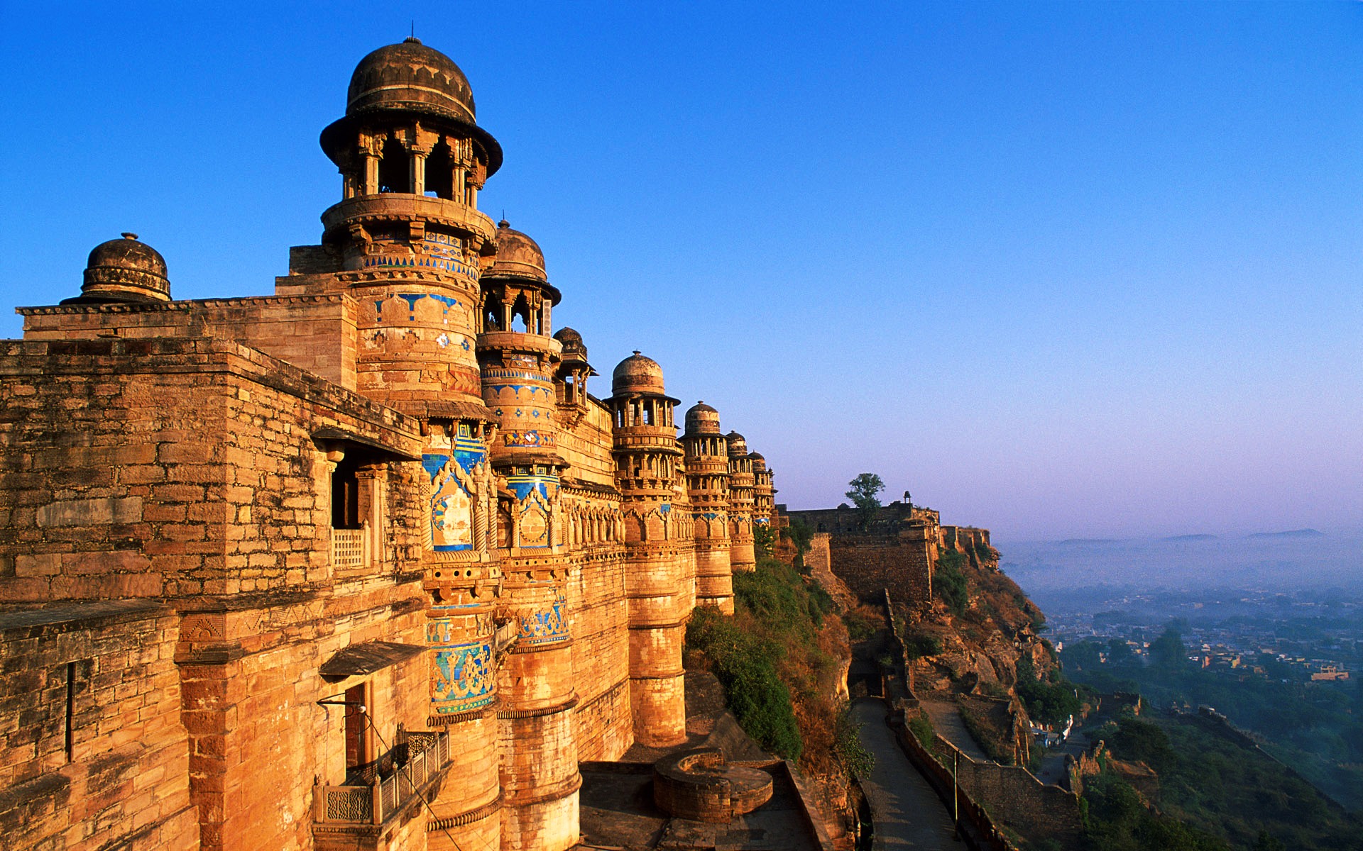 Top Tourist Places in Madhya Pradesh You Can Explore by Taxi Complete Travel Guide